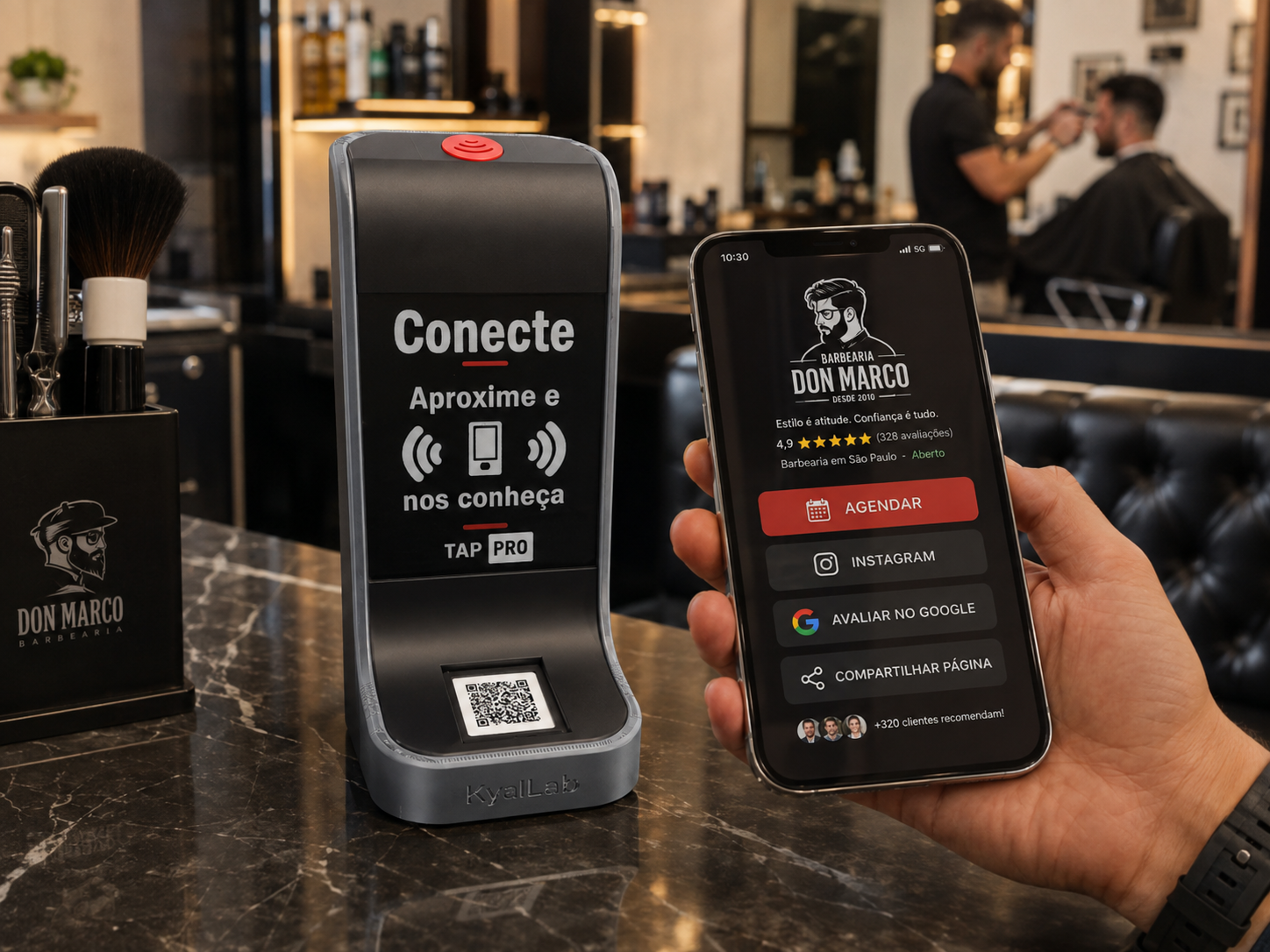 Totem TAP PRO em barbearia com página empresarial aberta